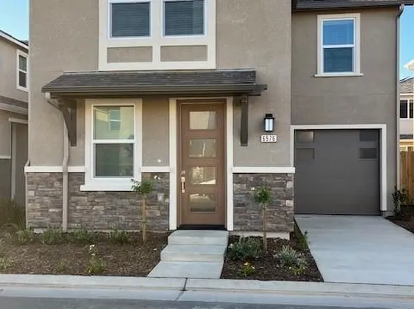 6576 E Clingstone Dr, Fresno, CA 93727