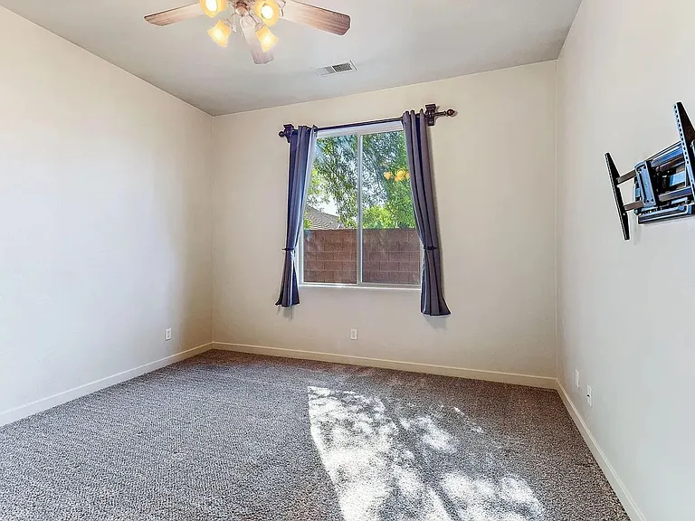 538 S 1360 W — Photo 12