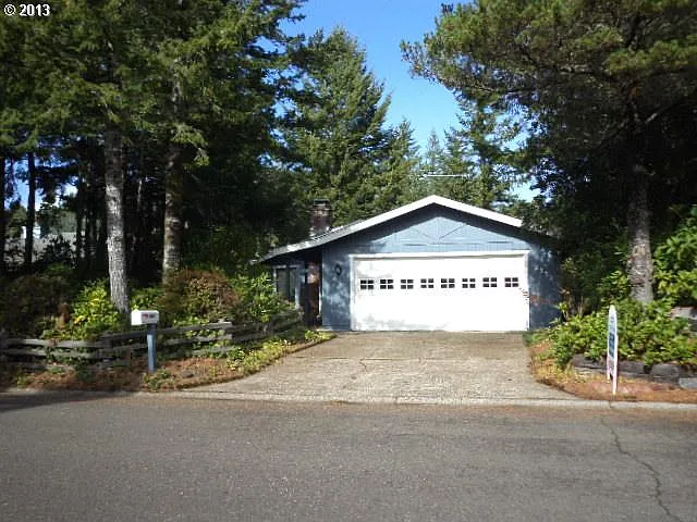 2333 24th St photo 1