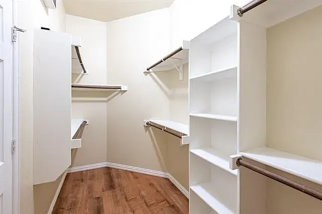 901 Witherby Ln — Photo 3