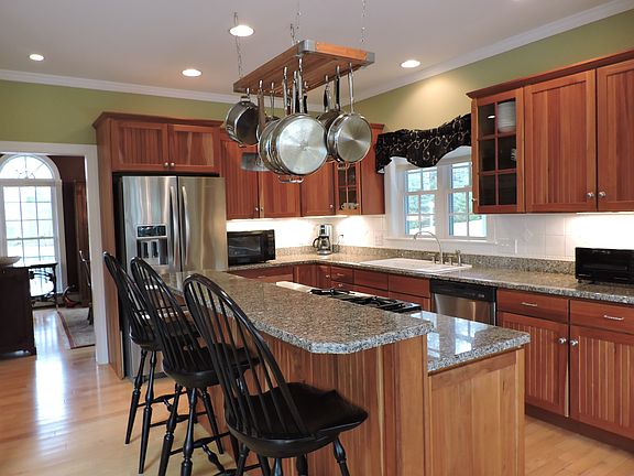 4th image of 7 Winslow Ln