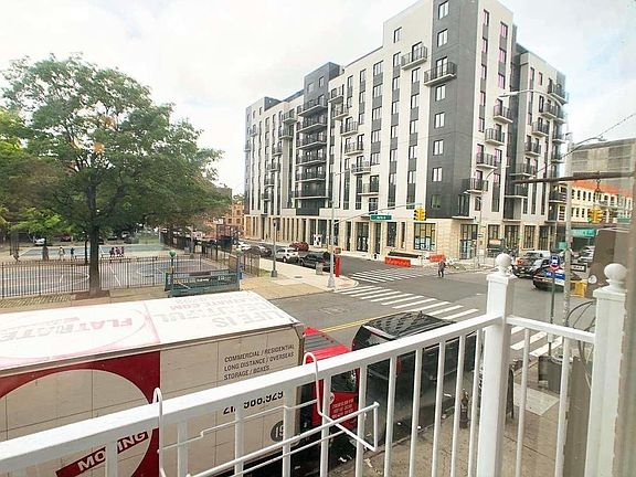 3rd image of 818 Myrtle Ave #2