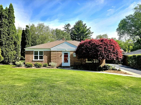 636 E Rockland Rd, Libertyville, IL 60048
