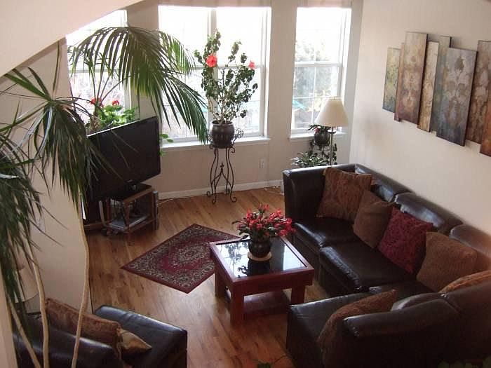 Great room: lots of windo