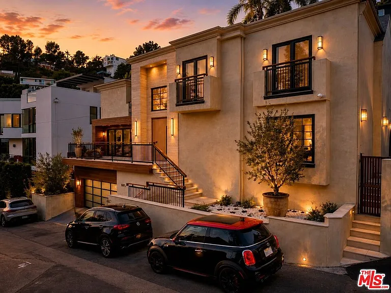 8721 Sunset Plaza Ter — Photo 2