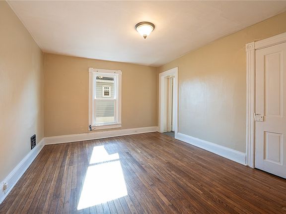 4th image of 331 Pine St