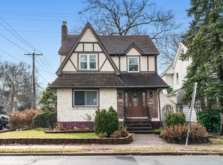 410 Woods Rd, Teaneck, NJ 07666