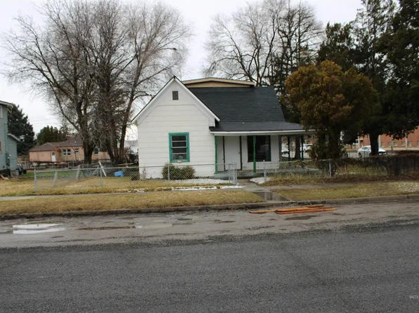104 E C St, Shoshone, ID 83352