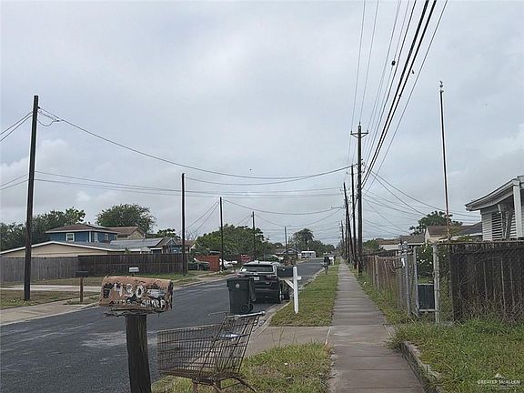 3rd image of 430 Webb St