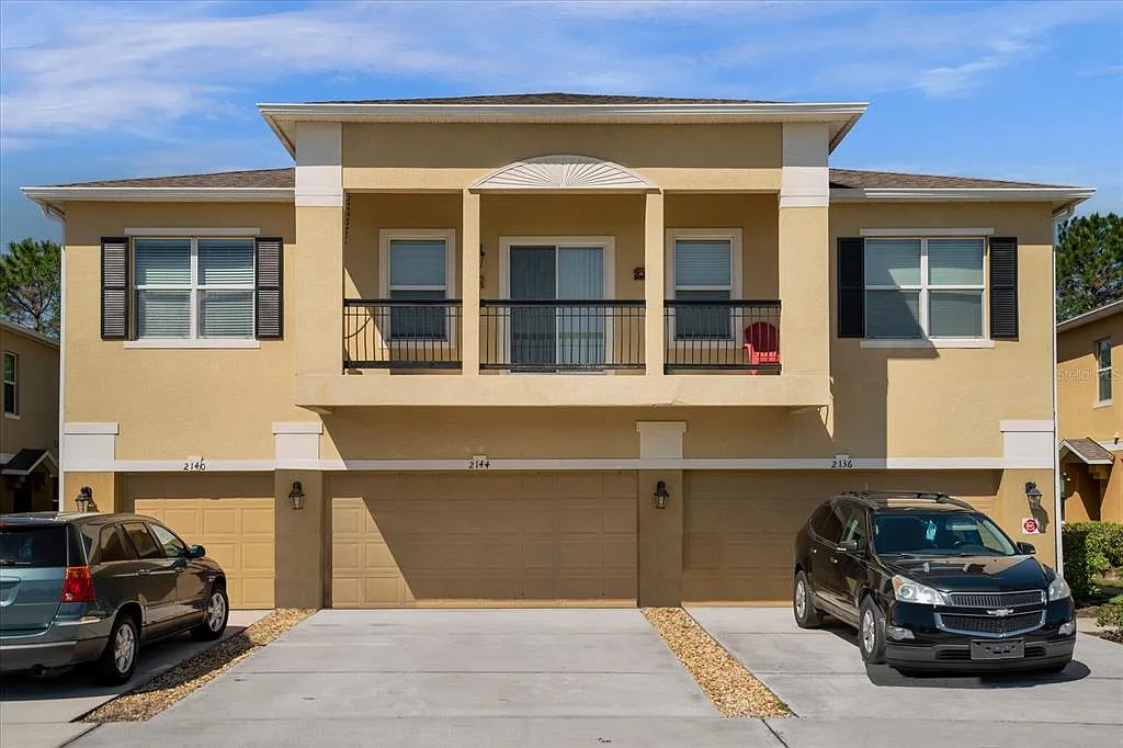 3 bed, 2.5 bath, 1588 sqft, $1,900 — Photo 1