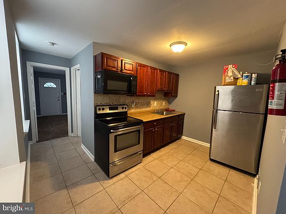 3rd image of 511 W 4th St