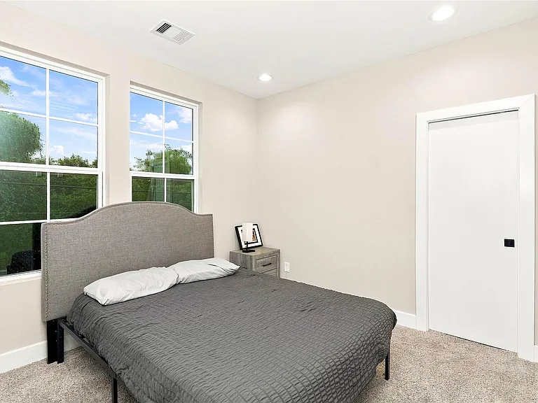 8324 Curry Rd — Photo 9