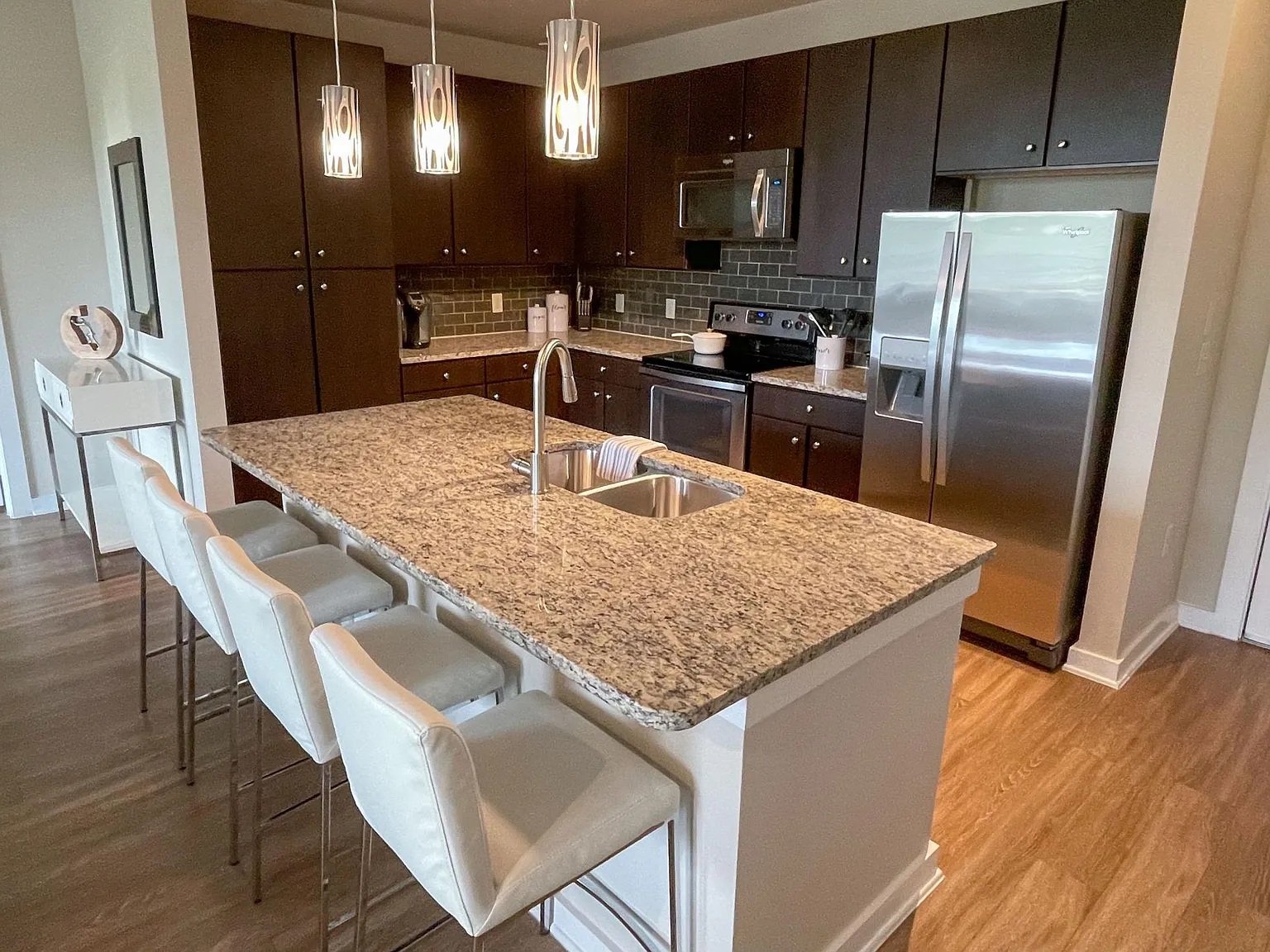 2 bed, 1296 sqft, $4,250 — Photo 2