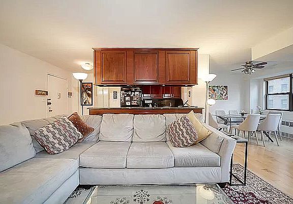 5th image of 320 E 54th St APT 5E