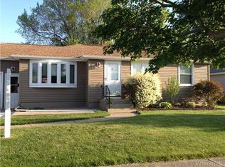 35 Duchess Ct, Cheektowaga, NY