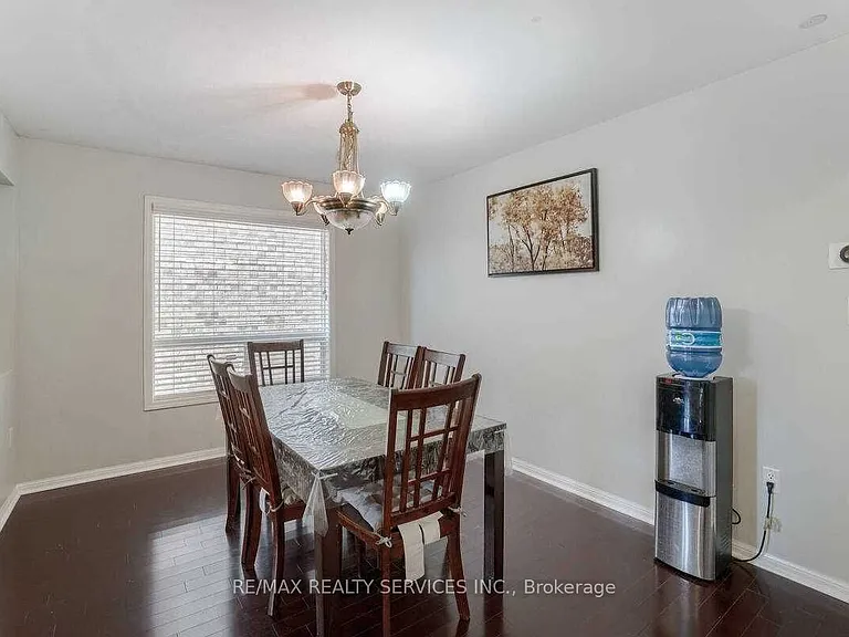 16 Ollie Ave — Photo 7