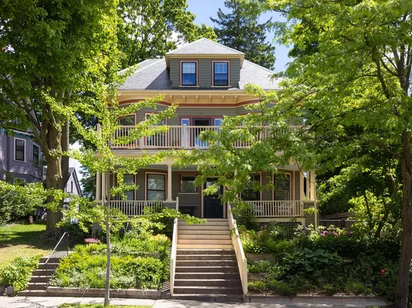 26 Harley St #1, Dorchester, MA 02124