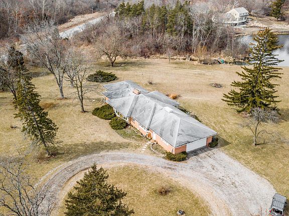 5th image of 92 Dundee Ln