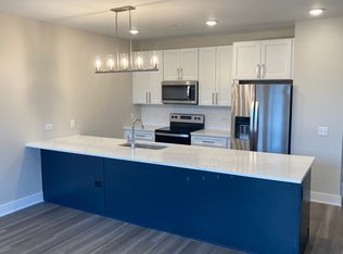 854 Lee St #212, Des Plaines, IL 60016