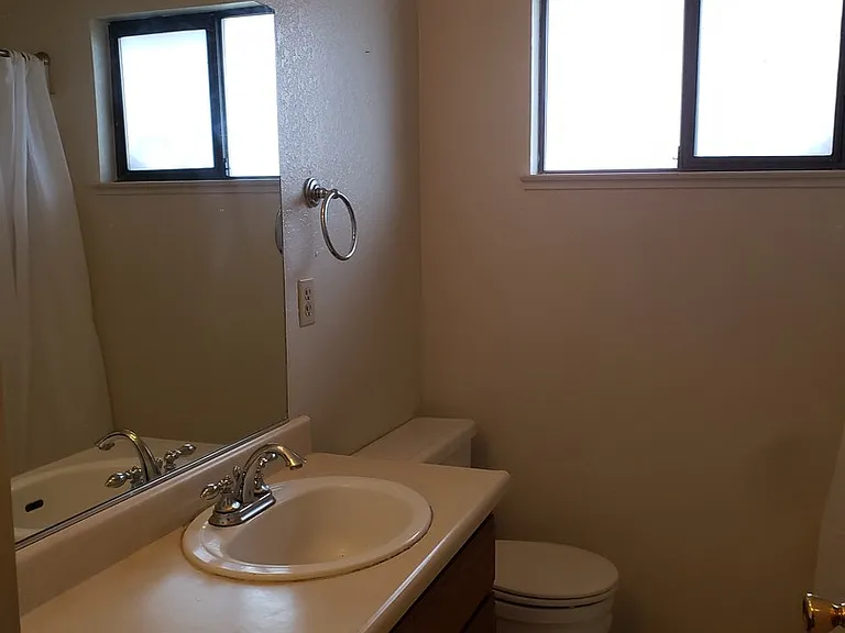 1190 Kenwood Ave #2 — Photo 7