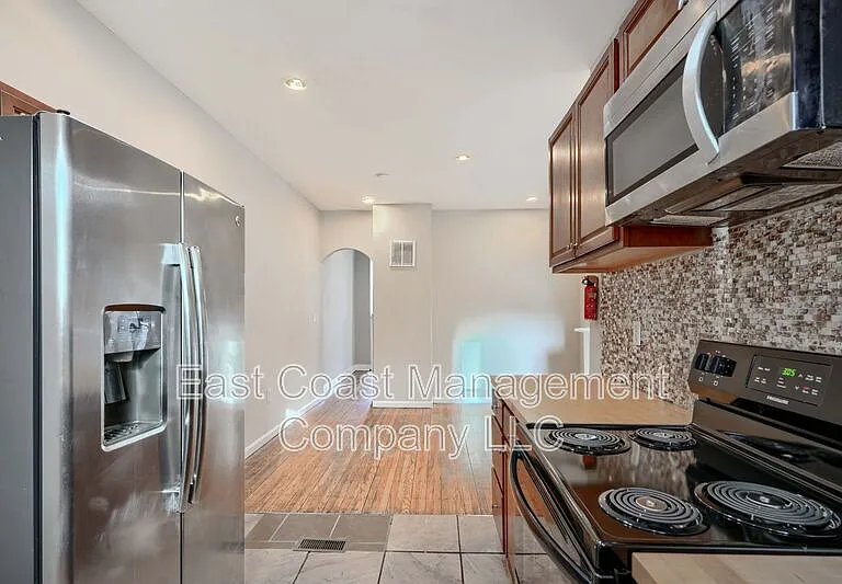 1616 N Fulton Ave — Photo 11