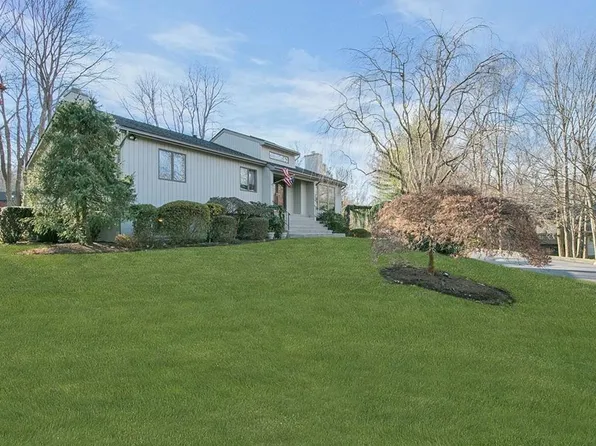 239 Briarwood Dr, Somers, NY 10589
