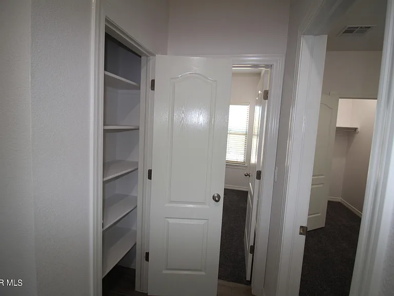 620 Adrian Arellano St W — Photo 64