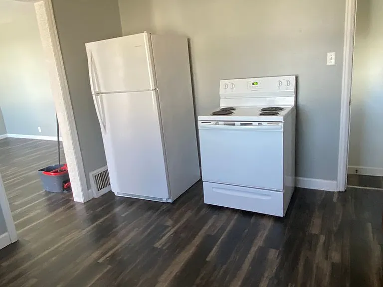633 Hope Ave — Photo 5