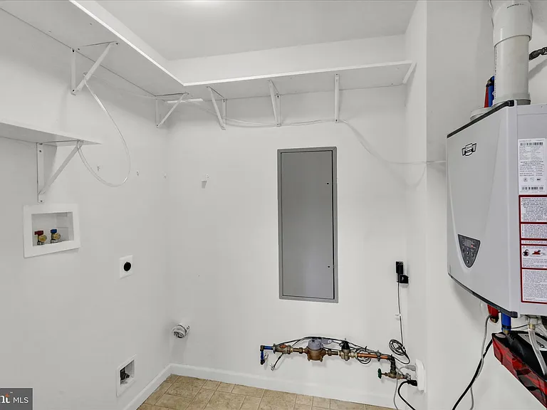 182 Christine Dr — Photo 18