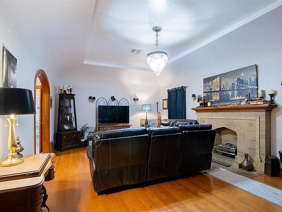4th image of 1022 NE 19th St