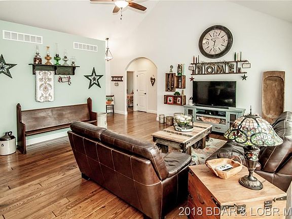4th image of 98 Matson Ln