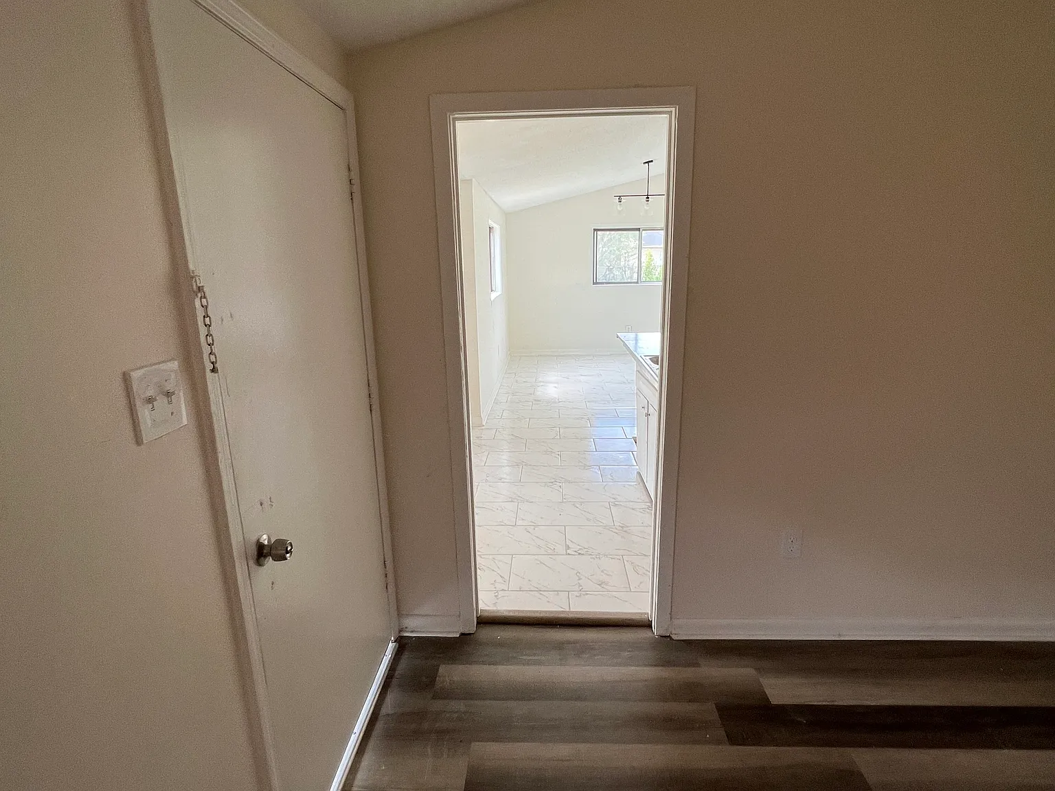 3 bed, 1005 sqft, $1,350 — Photo 4