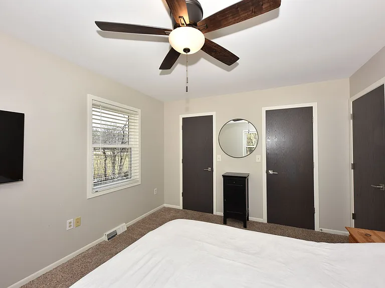 1538 W Liebau Rd — Photo 26