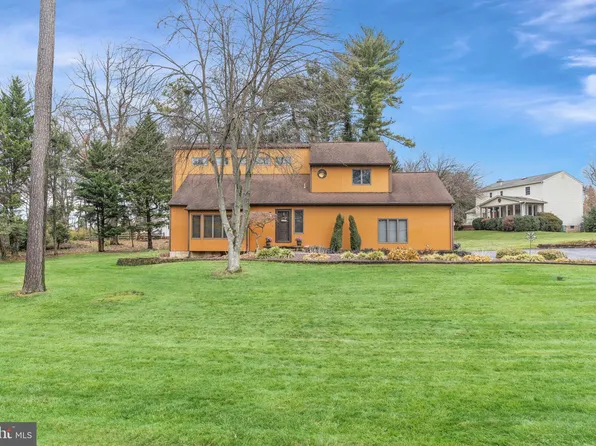 135 Tall Pines Rd, Newark, DE 19713