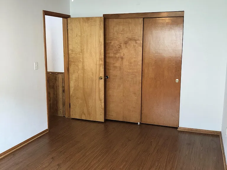 Carroll Court Apartments — Photo 23
