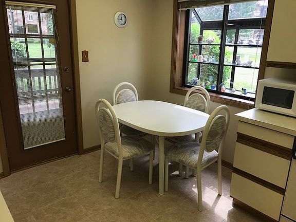 3rd image of 6425 Oak Forest Ave APT 1S