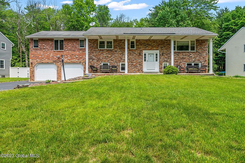 2nd image of 3017 Williamsburg Drive