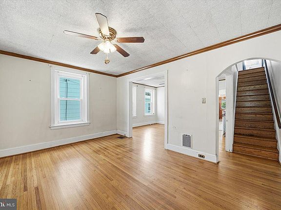 5th image of 16 W Spring Ave