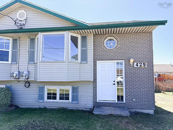 3rd image of 429 Cow Bay Rd