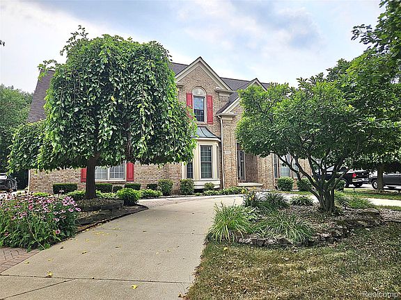 3rd image of 6088 Meadowview Dr