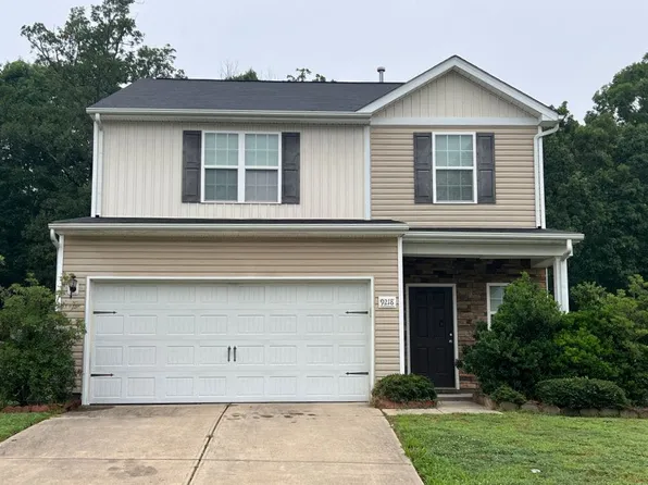 9218 Avery Meadows Dr, Charlotte, NC 28216