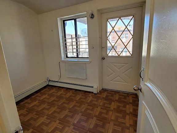 4th image of 58-29 Penrod St #1