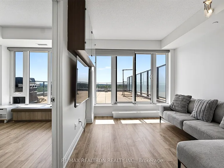 9618 Yonge St #801 — Photo 15