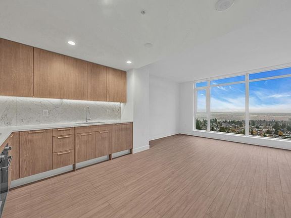 3rd image of 6398 Silver Ave #2302