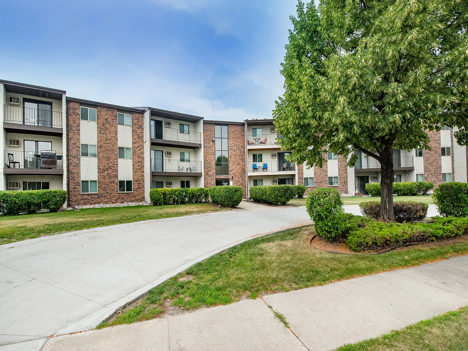 Southwind Apartments — Photo 2