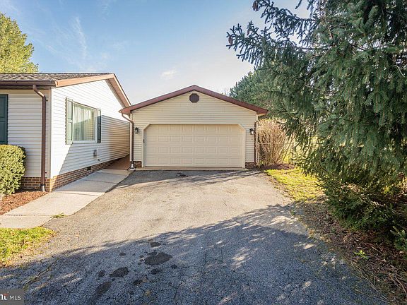 5th image of 60 Marguerite Dr