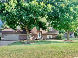 372 E Broadway St, Virginia, IL 62691
