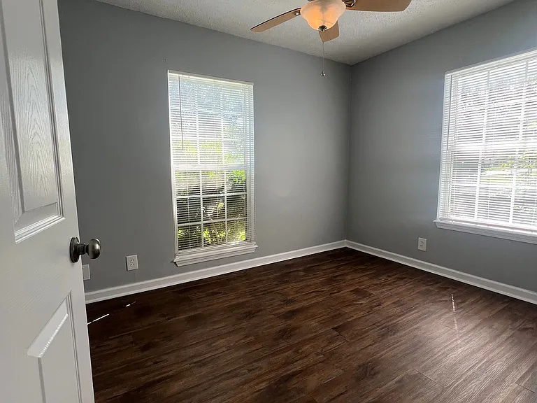 1731 Sonne Ave — Photo 8