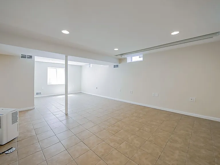 8701 Brookville Rd — Photo 32