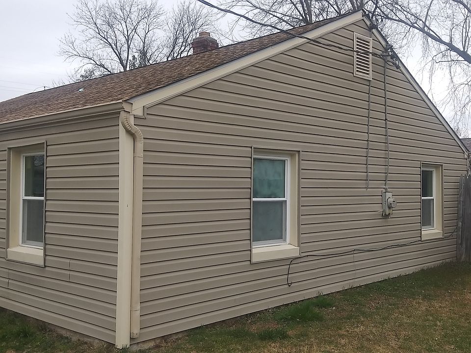 2nd image of 401 Daniel Ln